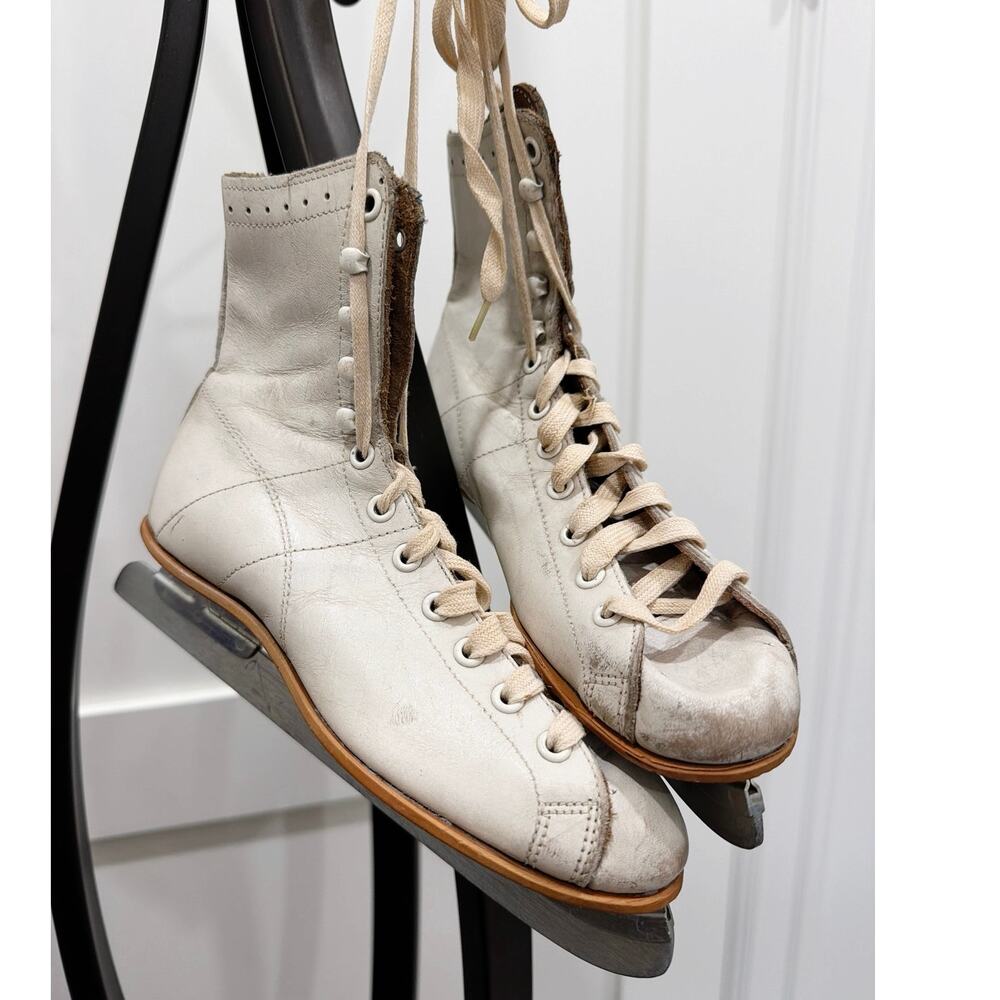 Vintage Ladies White Ice Skates Johnsons Trade Mark Steel Blades 1949  Holiday